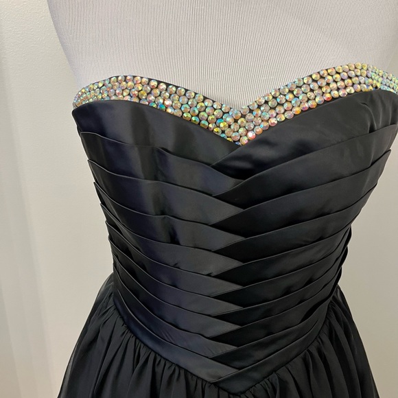 La Femme Short Black Strapless Cocktail Dress Size 6 - Picture 4 of 9